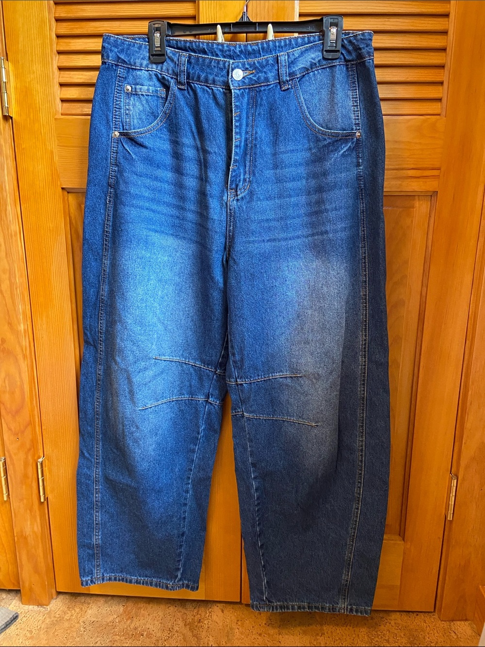 Women’s Barrel-Leg Jeans in Dark Blue Denim
